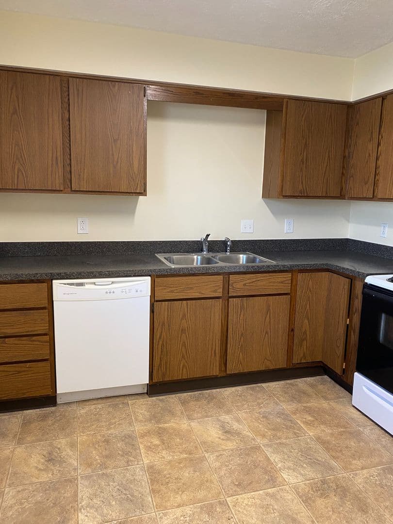 poland Apartment: 1050 W.Western Reserve Road