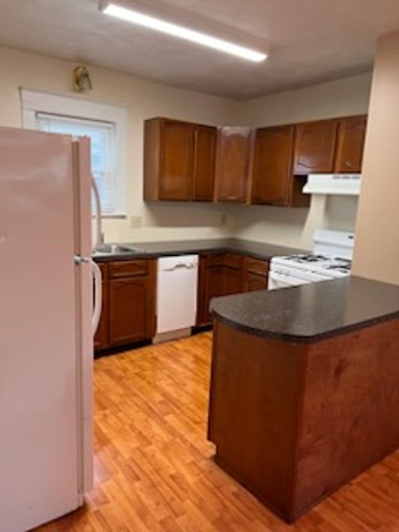 Girard House: 407 Churchill Rd