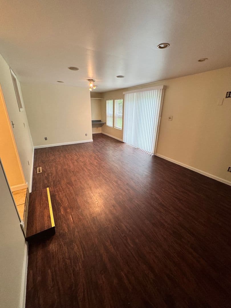 Warren House: 4409 Sunnybrook Drive SE
