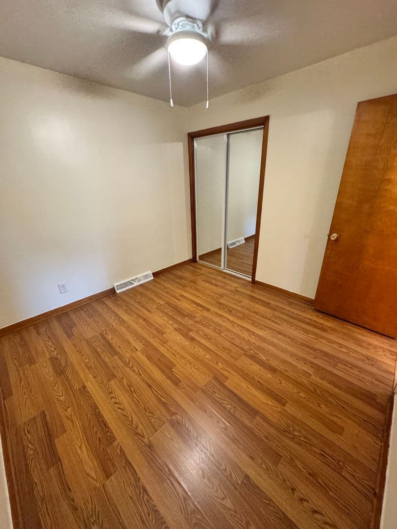 Warren House: 4409 Sunnybrook Drive SE