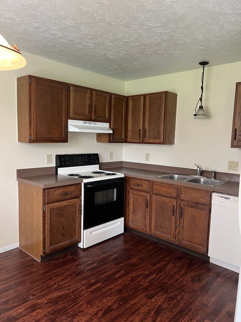 Boardman Apartment: 8126 Stadler Ave.