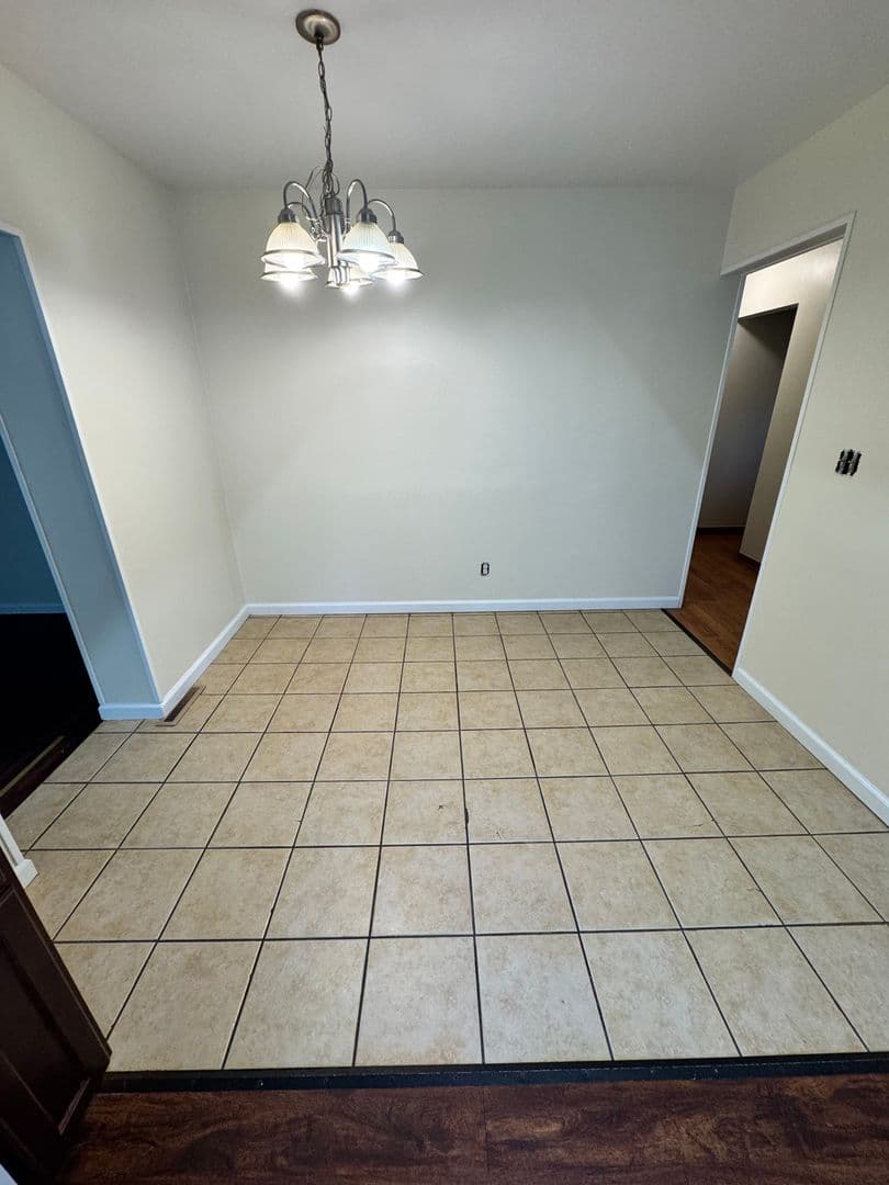 Warren House: 4409 Sunnybrook Drive SE