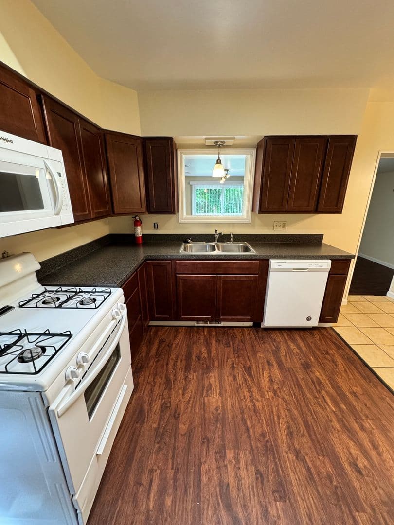 Warren House: 4409 Sunnybrook Drive SE