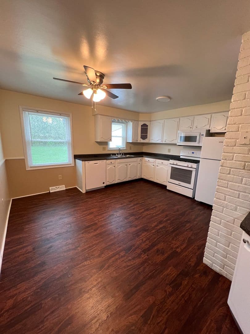 Austintown House: 154 S. Kimberly