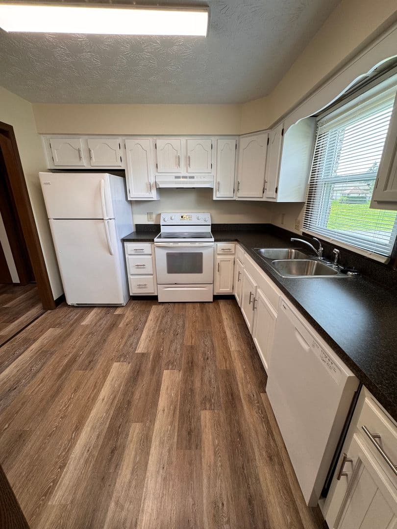 Boardman Apartment: 8426 Colwyn Ct.