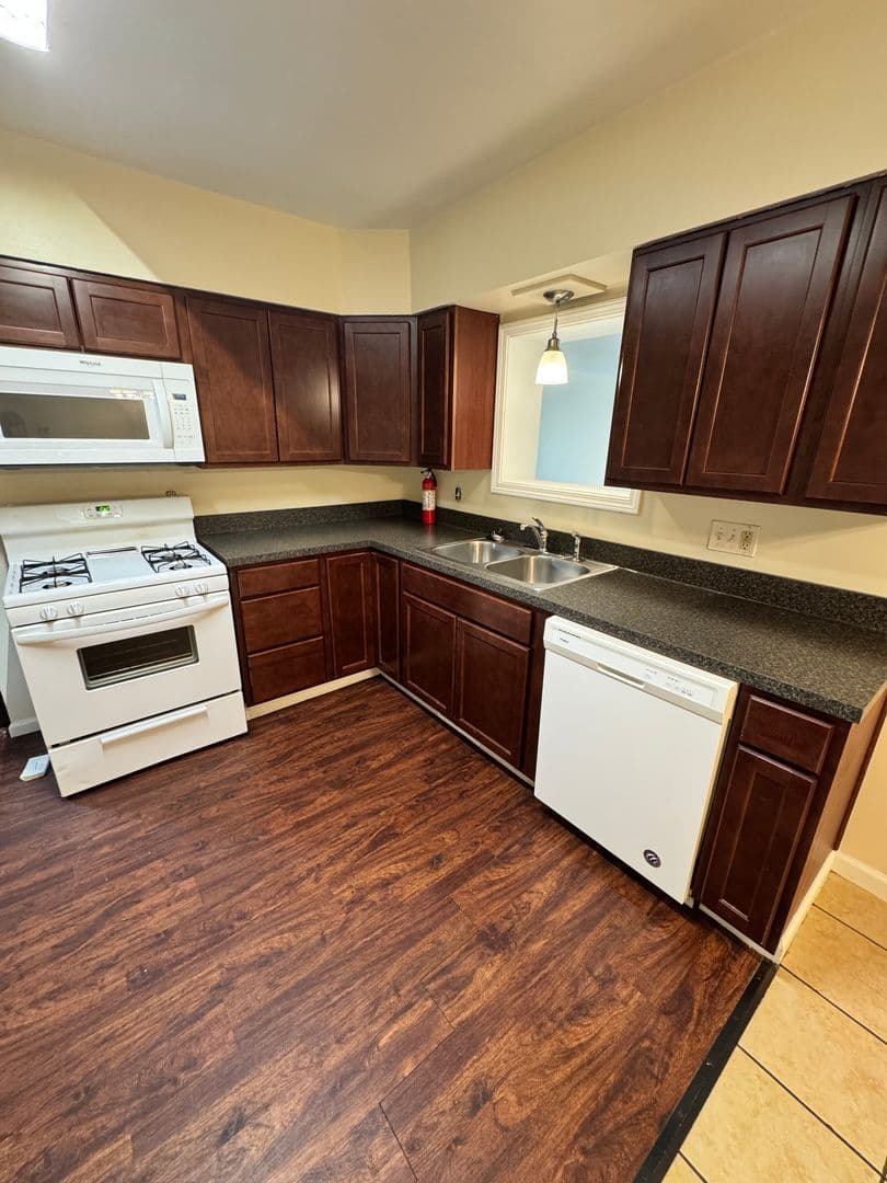 Warren House: 4409 Sunnybrook Drive SE