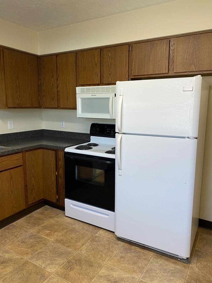 poland Apartment: 1050 W.Western Reserve Road