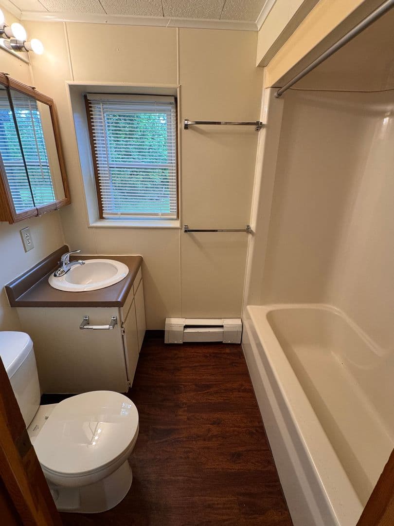 Hubbard Apartment: 309 S.Main Street