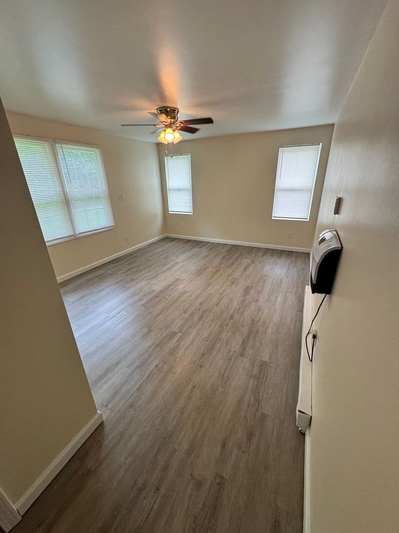 Warren House: 4409 Sunnybrook Drive SE