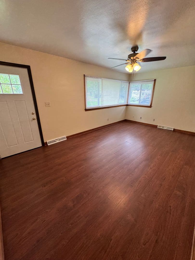Warren House: 4409 Sunnybrook Drive SE