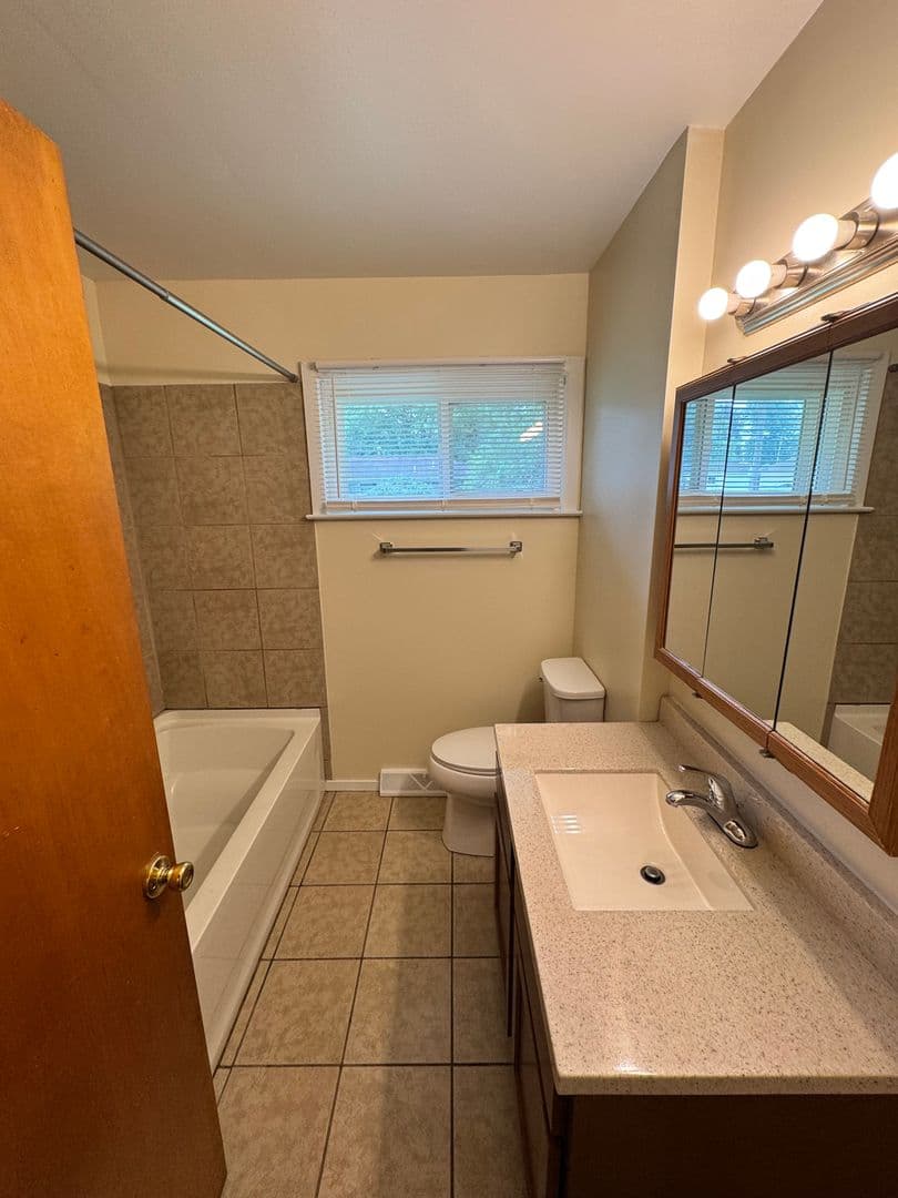 Warren House: 4409 Sunnybrook Drive SE