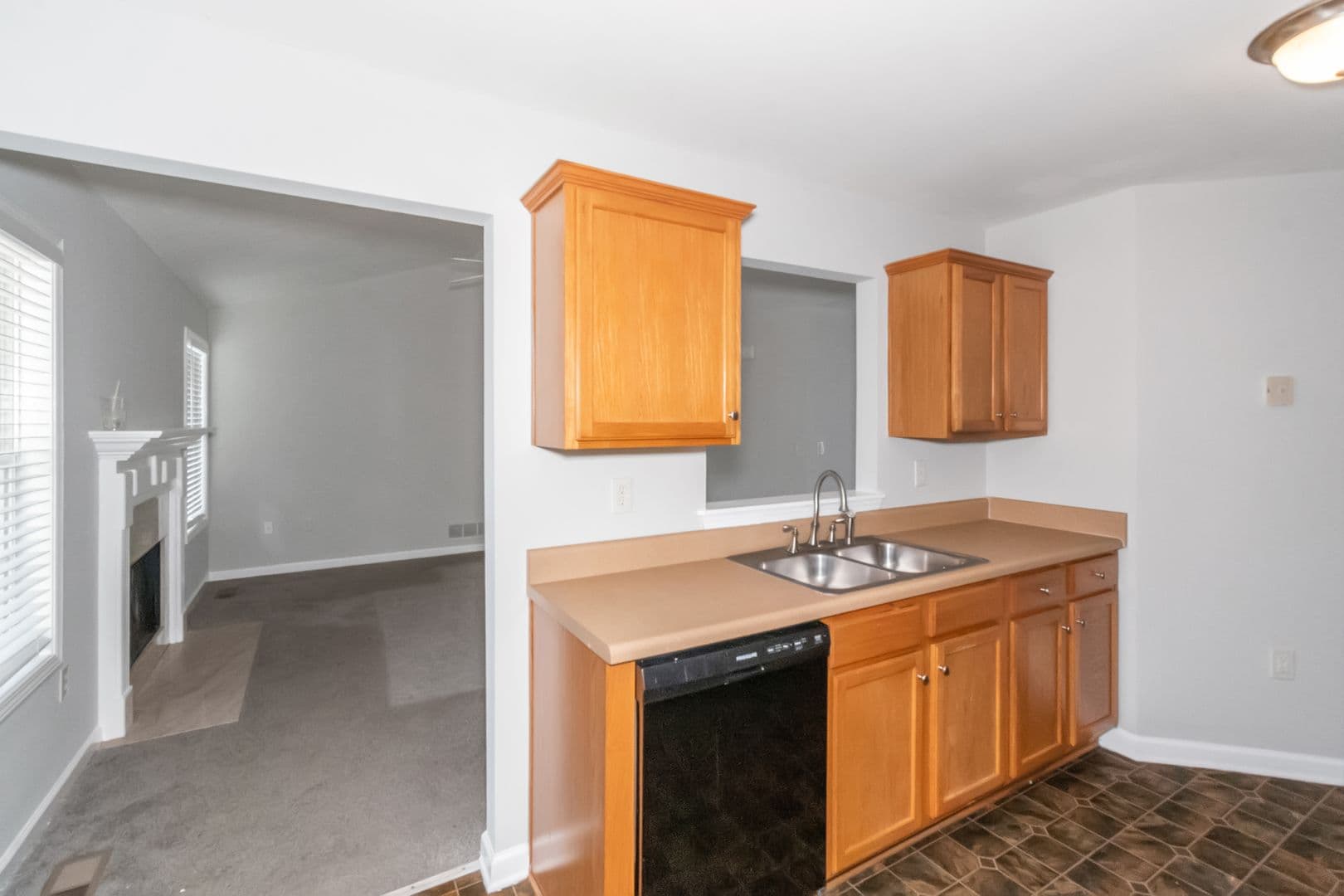 Villa Rica House: 202 Millpond Pkwy