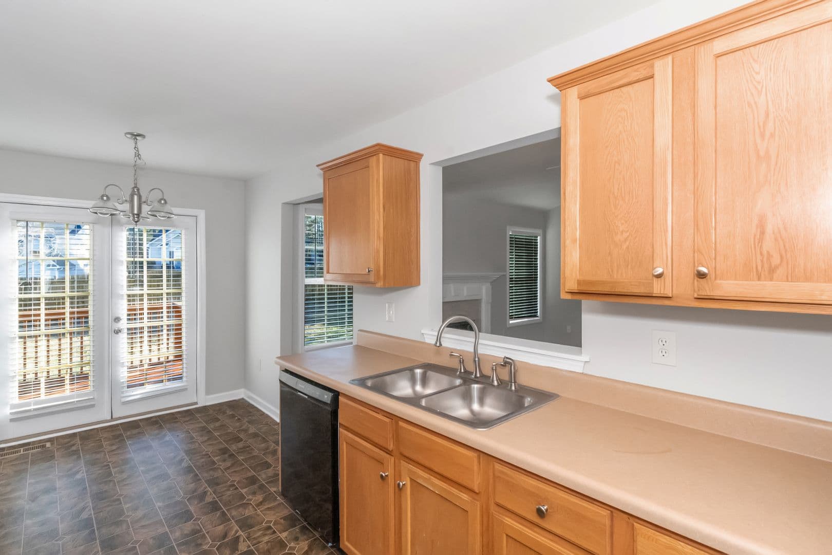 Villa Rica House: 202 Millpond Pkwy