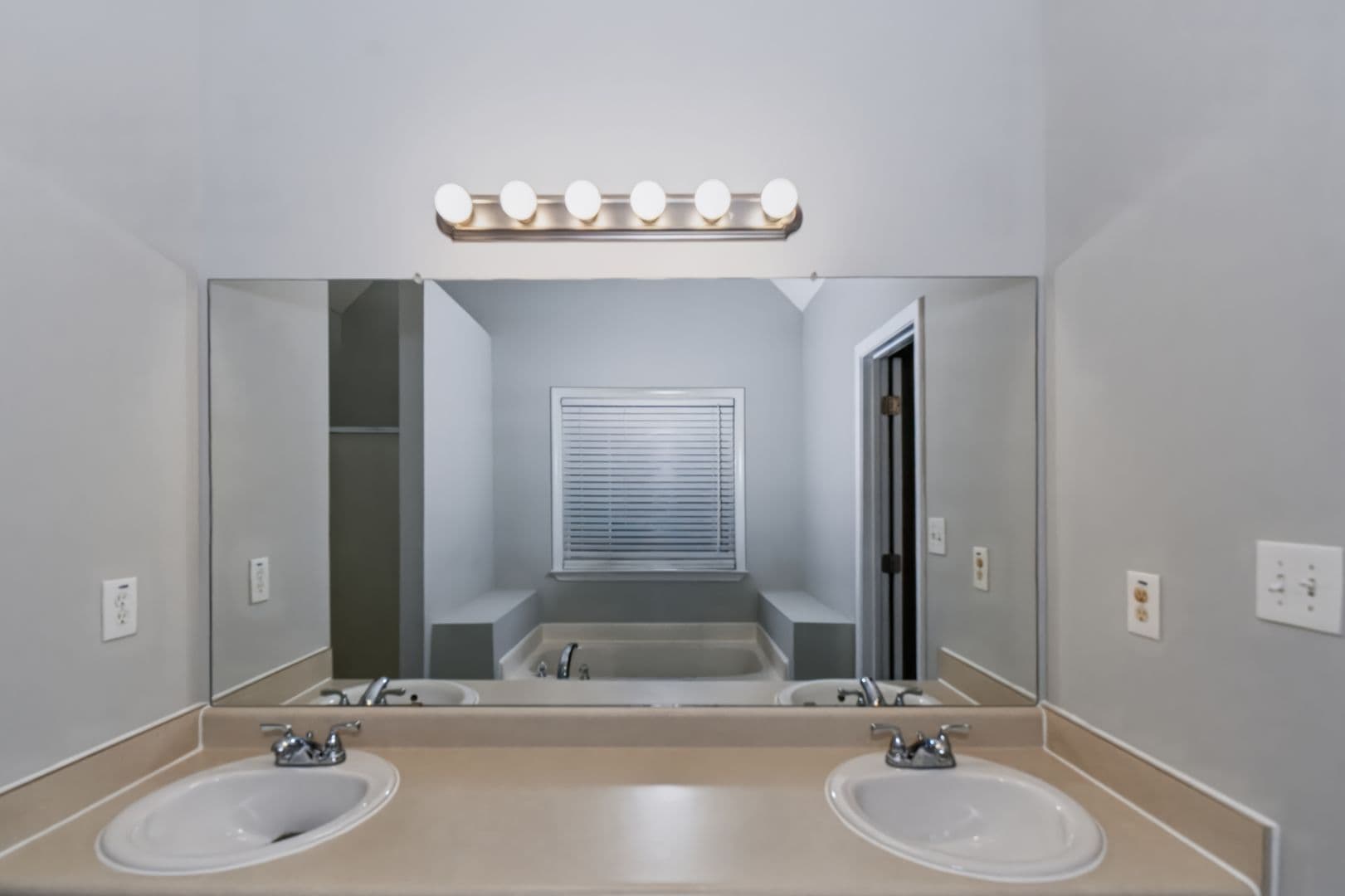 Locust Grove House: 704 Emertrey Dr