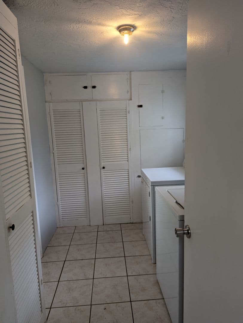 Beverly Hills House: 23 N. Lee St