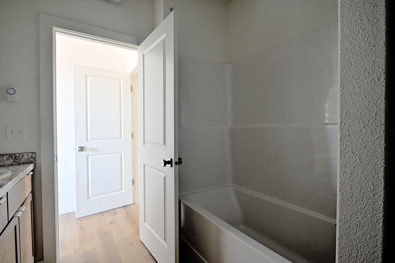 Ranchester Apartment: 1404 Windsor Dr