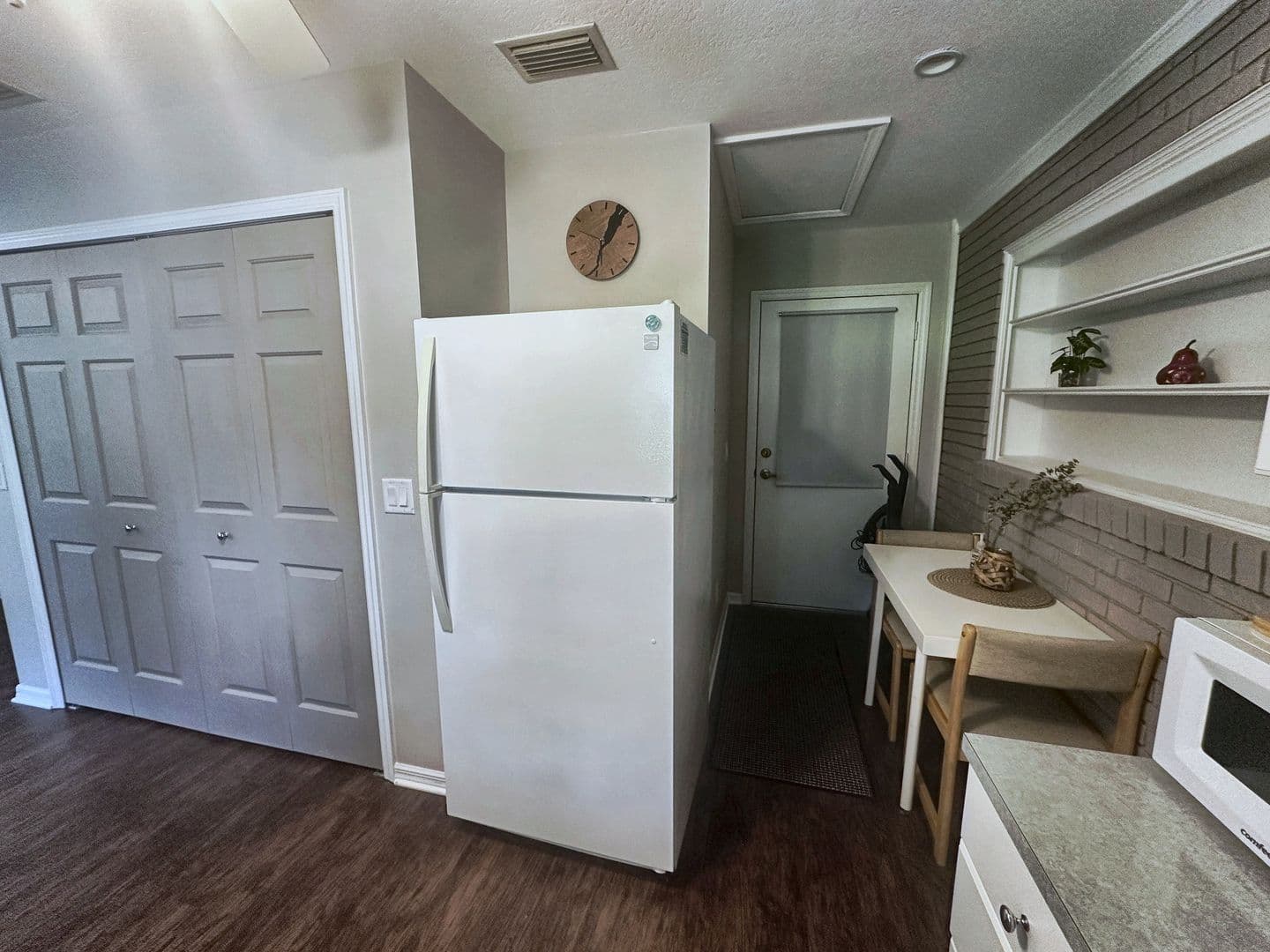 Deland House: 1525 W Beresford Road