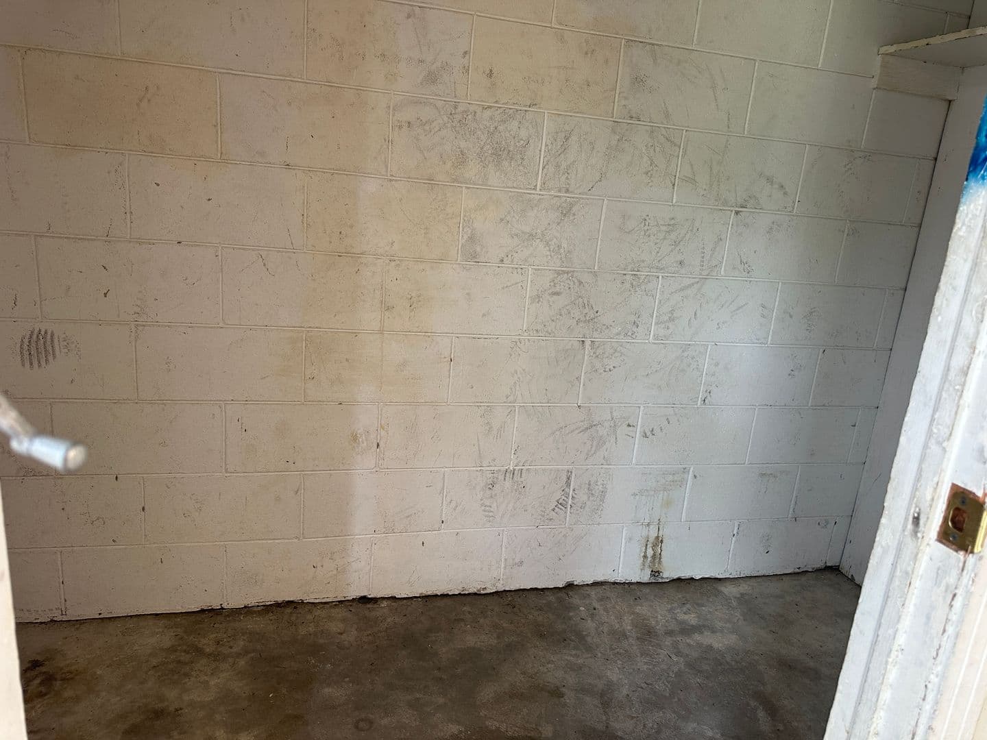 Leesburg House: 200 S Moss Street