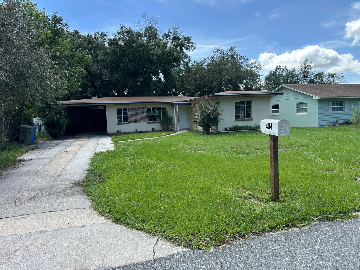 Leesburg House: 404 Louis Street