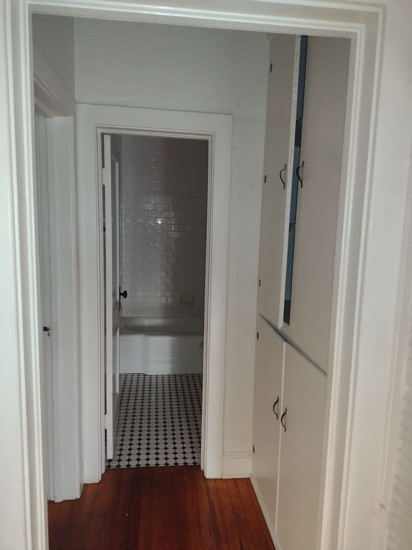 Leesburg House: 320 S. 4th Ave