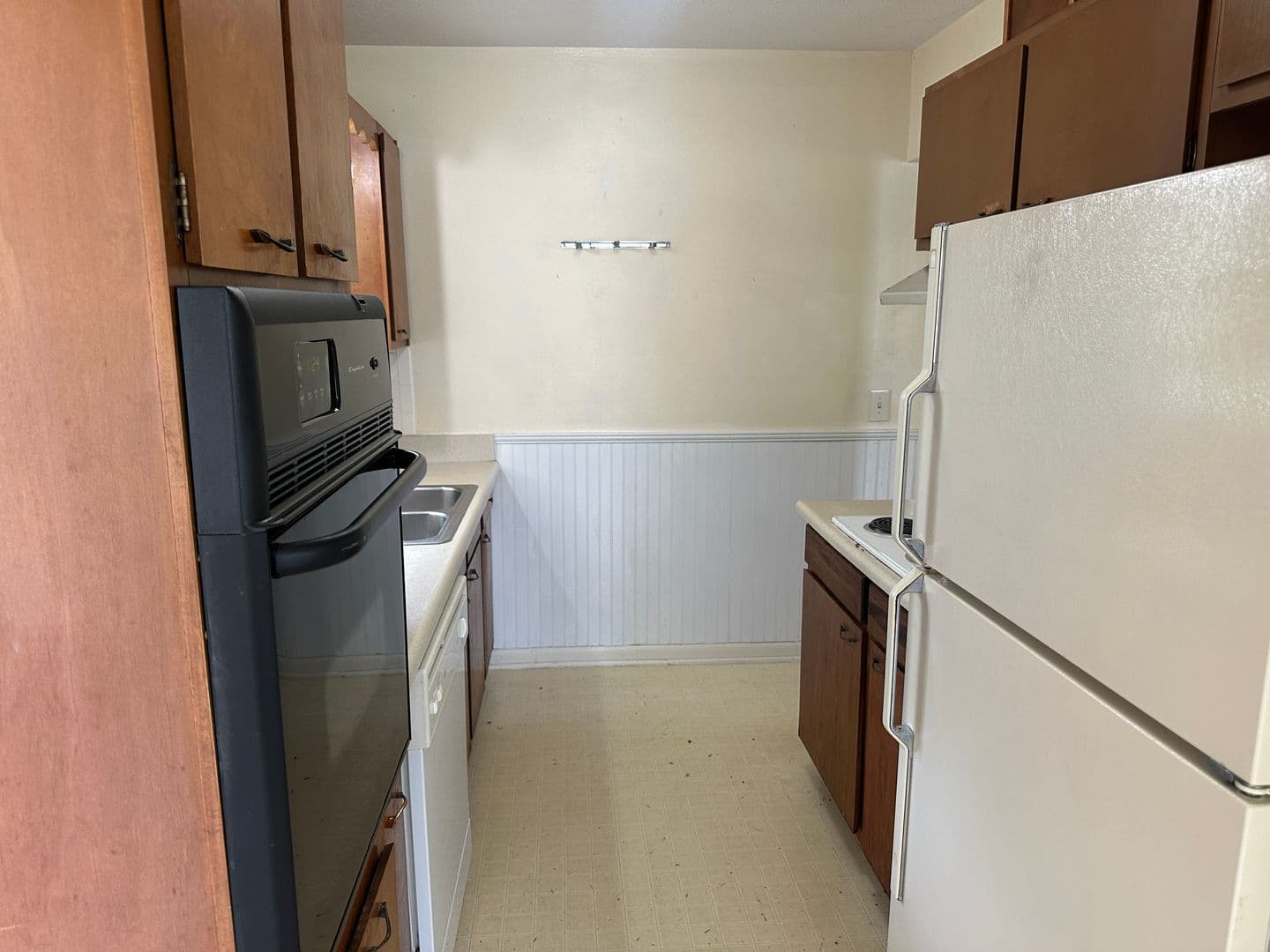 Leesburg House: 200 S Moss Street