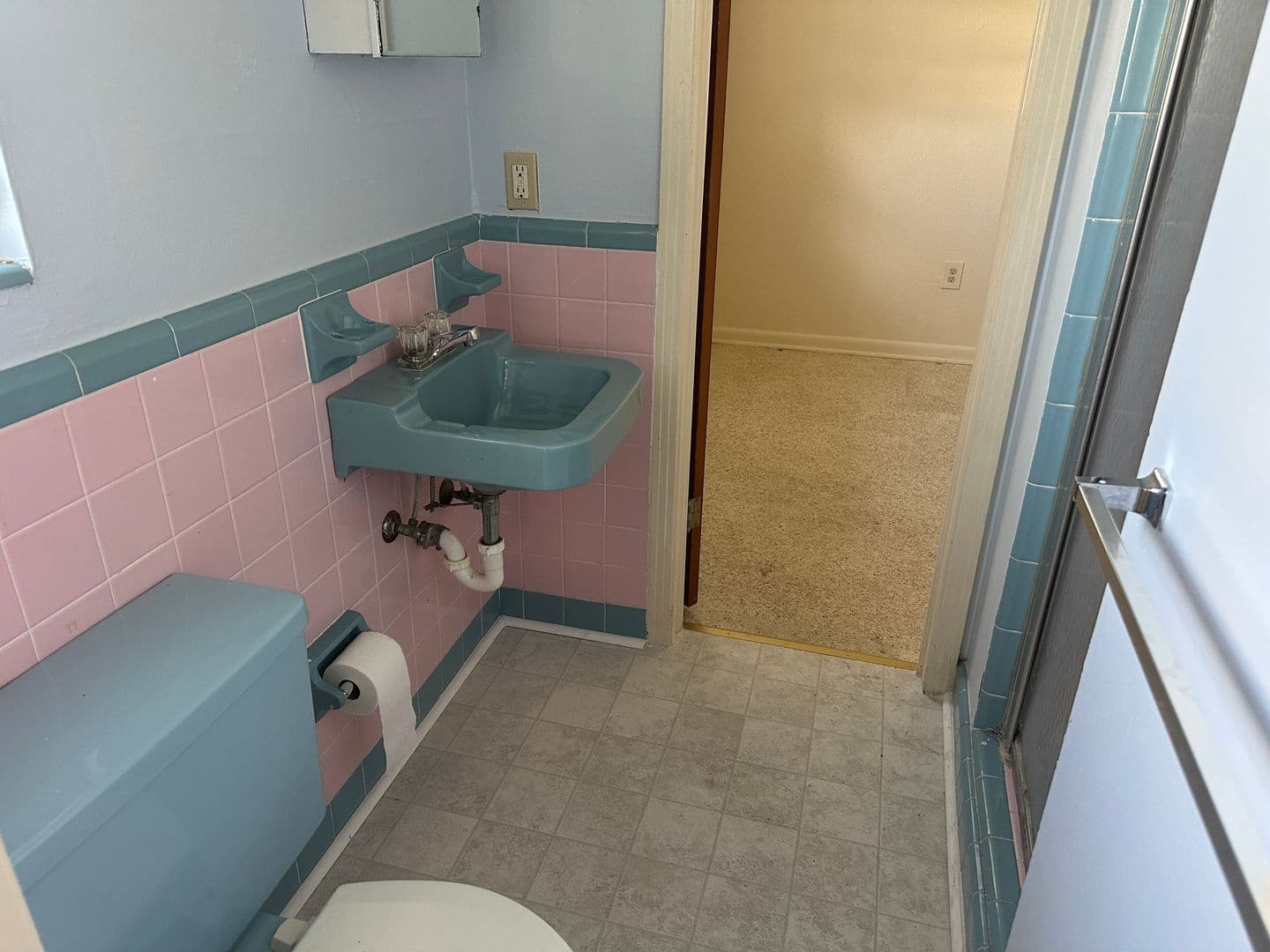 Leesburg House: 200 S Moss Street