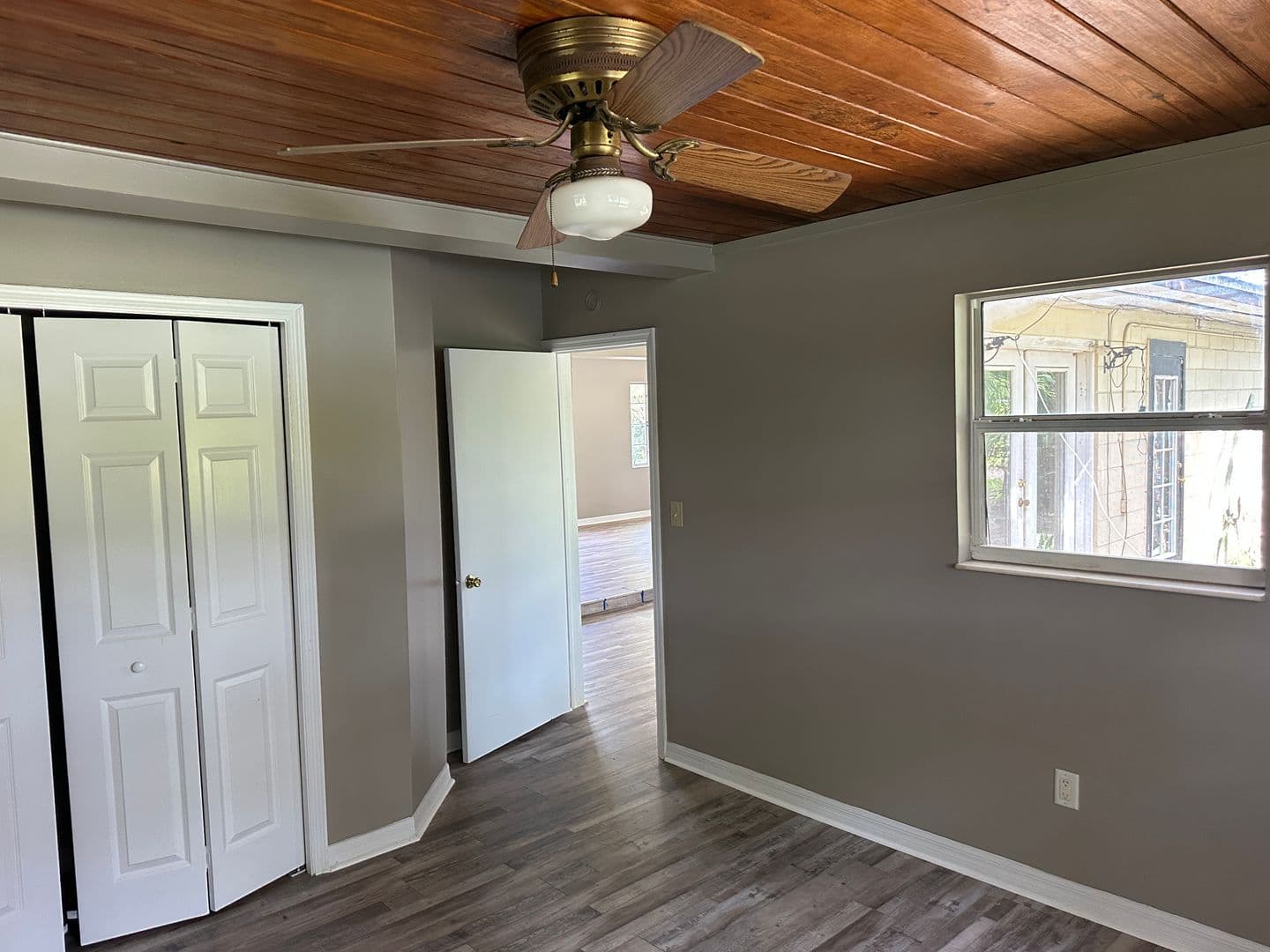 Leesburg House: 404 Louis Street