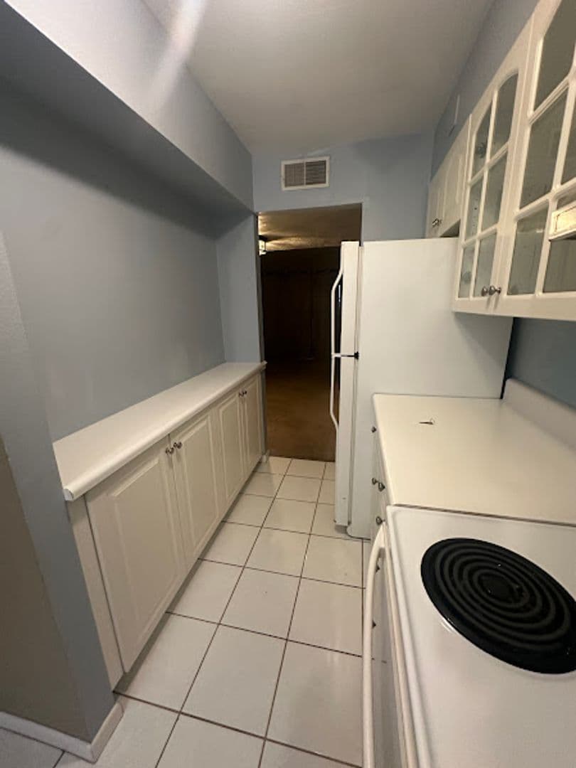 Deland Townhome: 621 W Indiana Ave