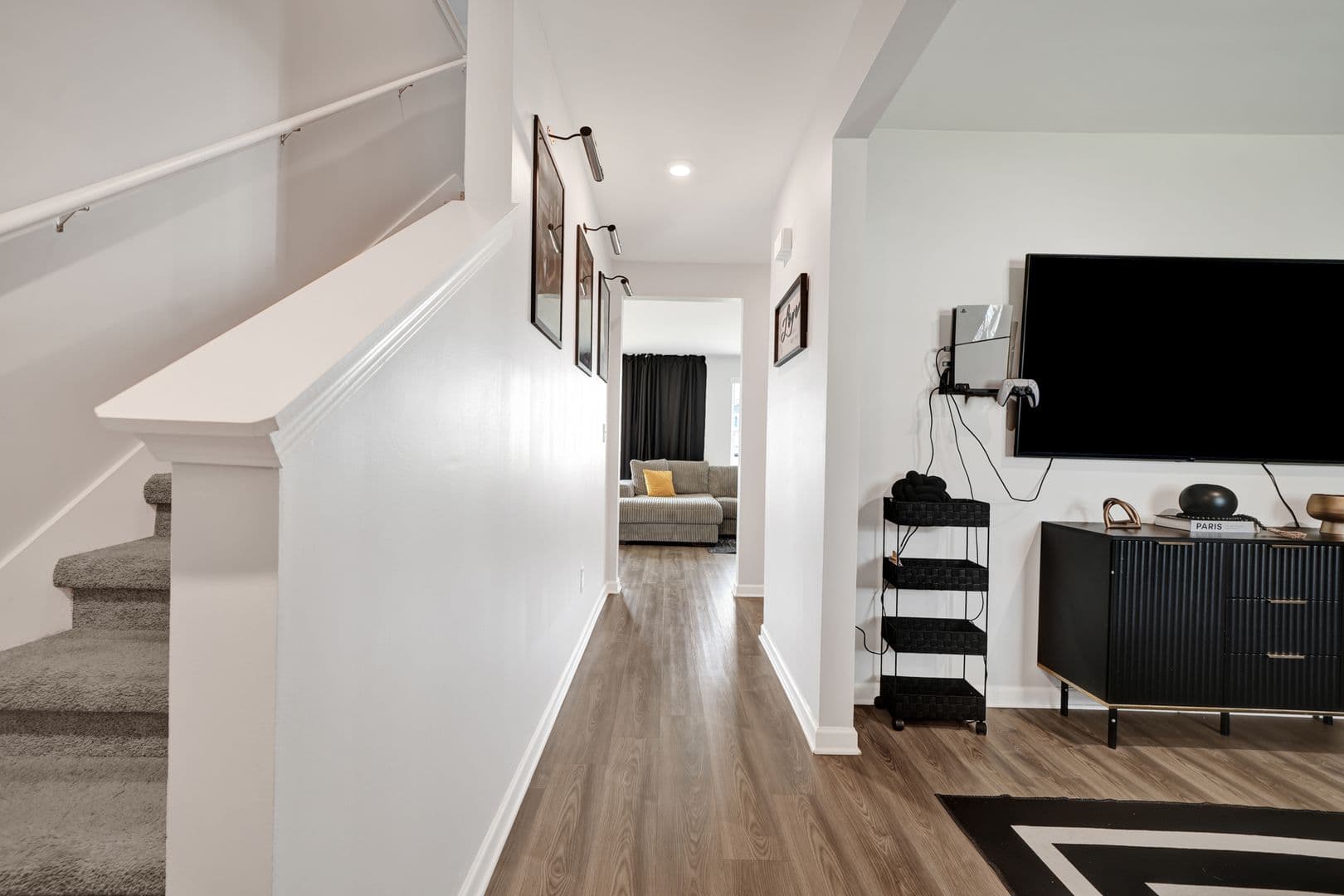 Lincoln House: 236 Orchid Ln