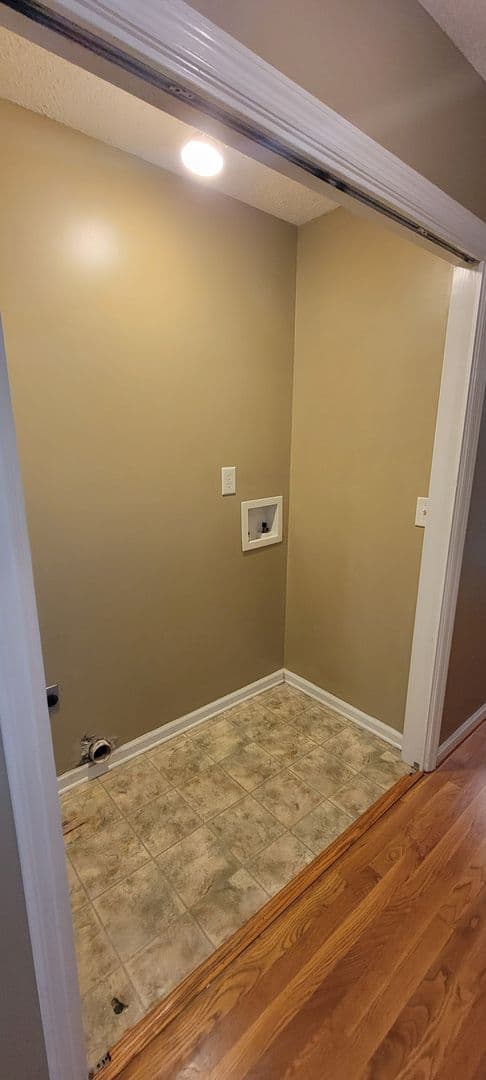Jacksonville House: 968 Littlejohn Rd