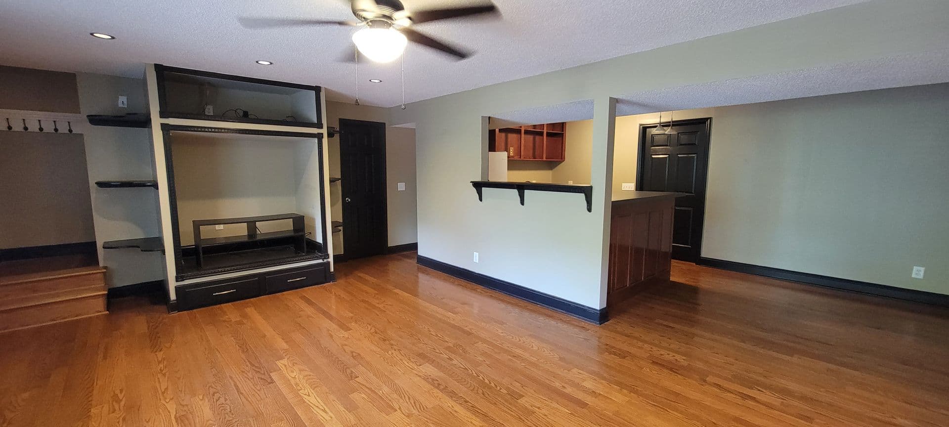 Jacksonville House: 968 Littlejohn Rd