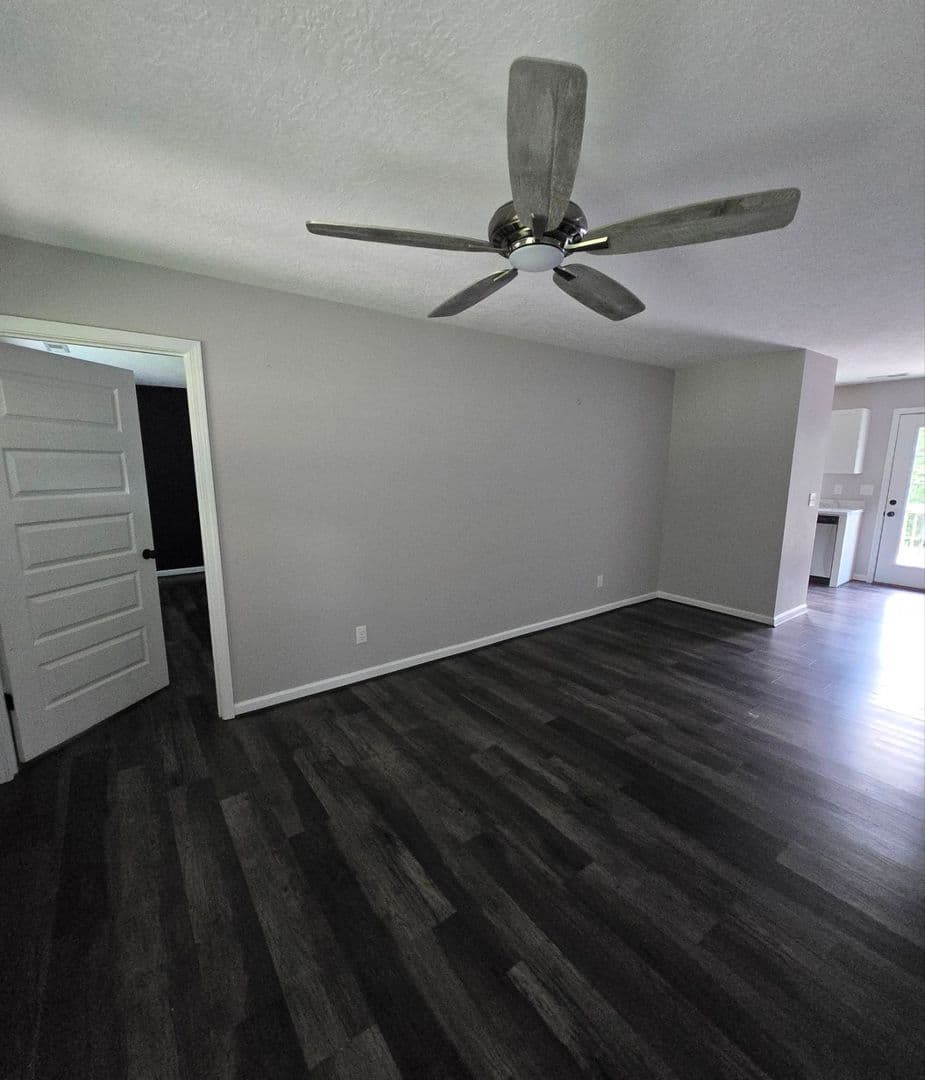 Jacksonville House: 85 Mary Dr