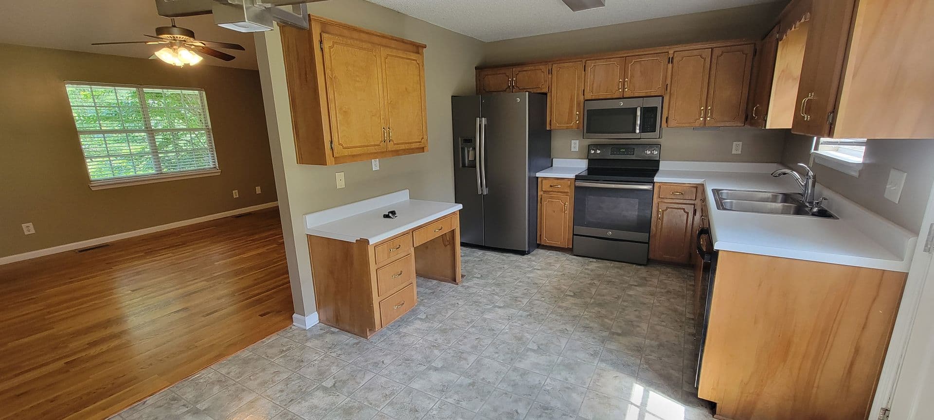 Jacksonville House: 968 Littlejohn Rd