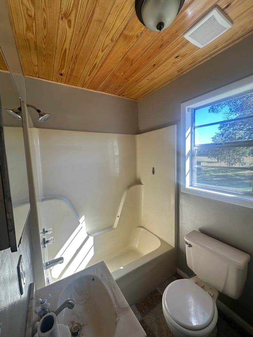 Muscadine House: 22438 CO RD