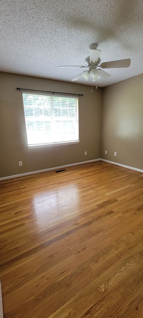 Jacksonville House: 968 Littlejohn Rd