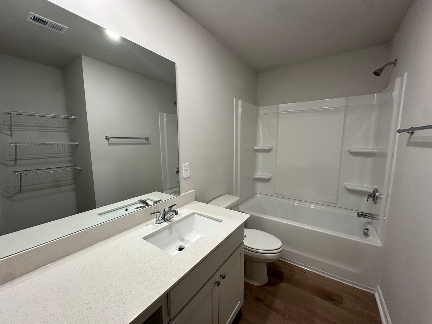 Lincoln House: 222 River Rock St