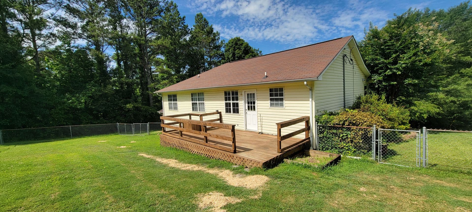 Jacksonville House: 968 Littlejohn Rd