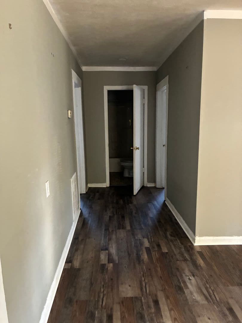 Jacksonville House: 402 Madison Ave Nw
