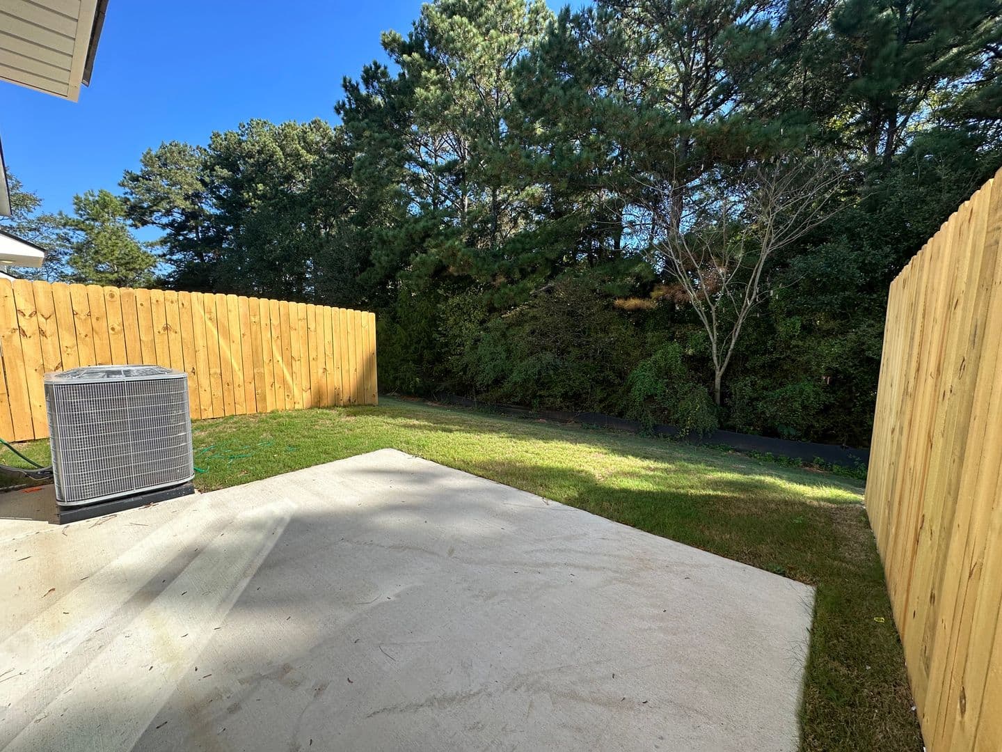 Lincoln House: 222 River Rock St