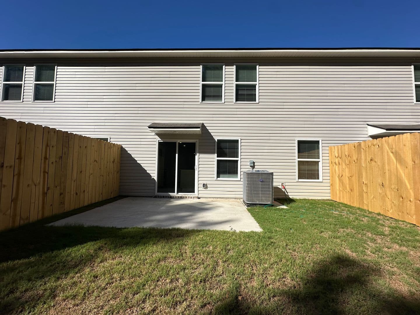 Lincoln House: 222 River Rock St