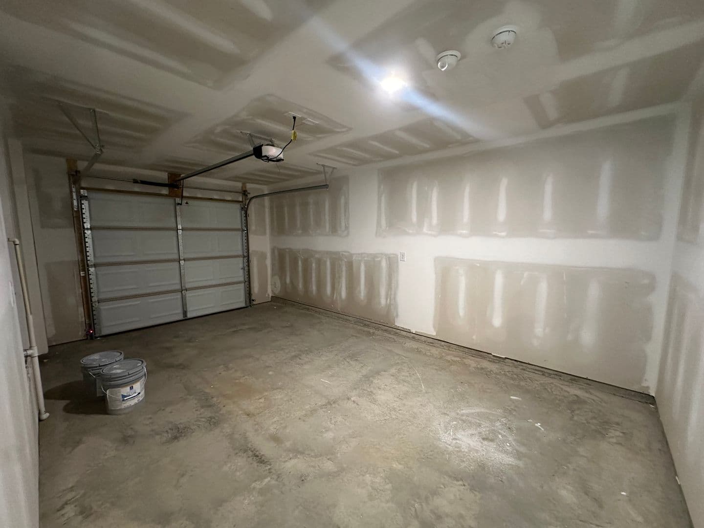 Lincoln House: 222 River Rock St