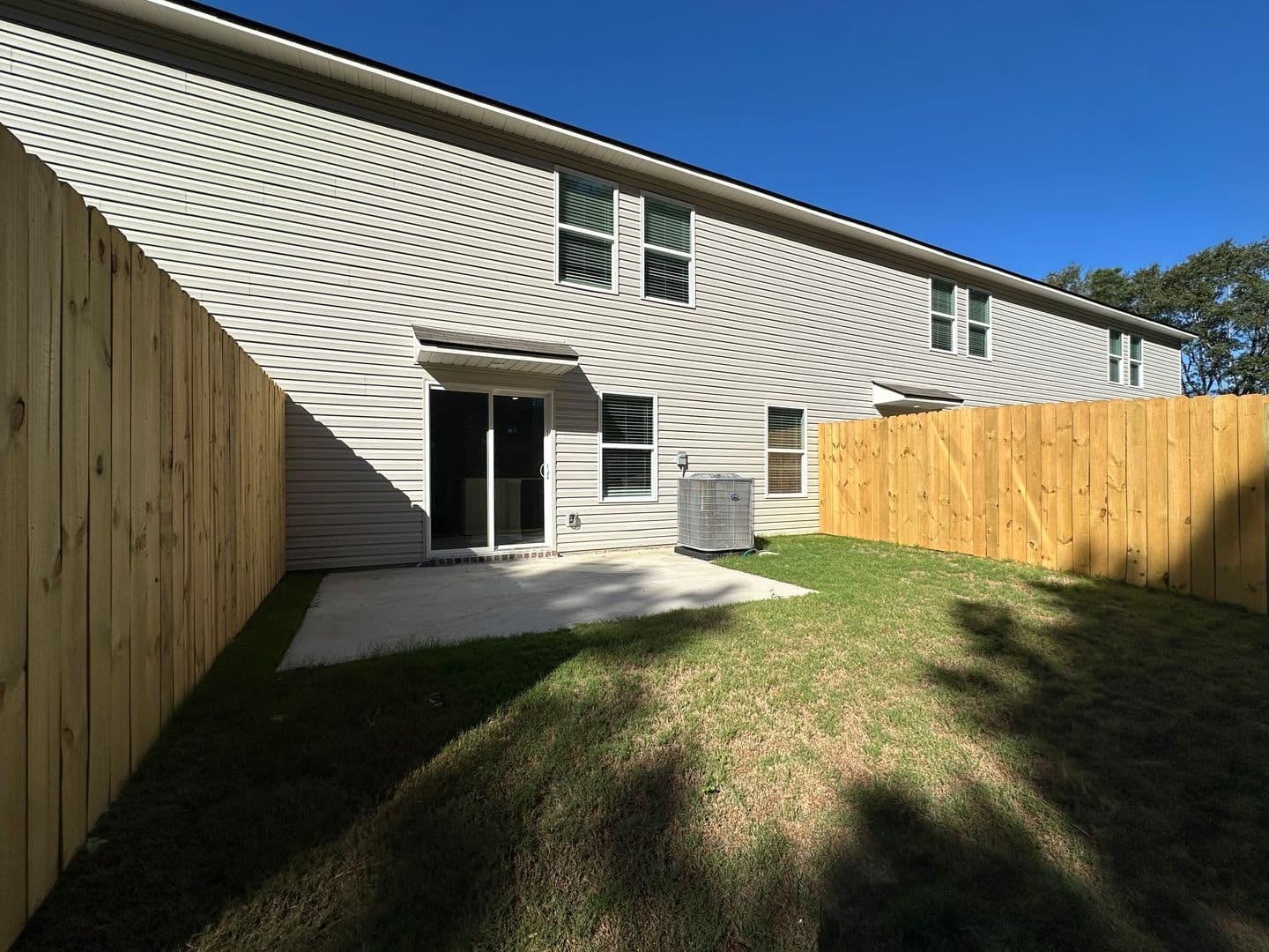 Lincoln House: 222 River Rock St