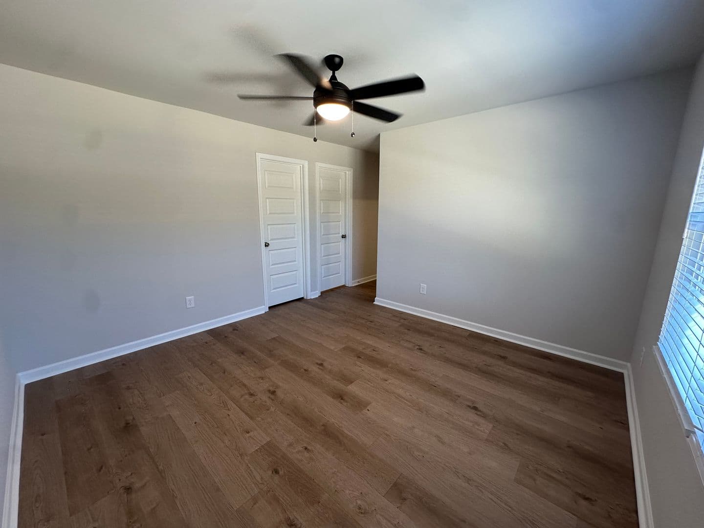 Lincoln House: 222 River Rock St