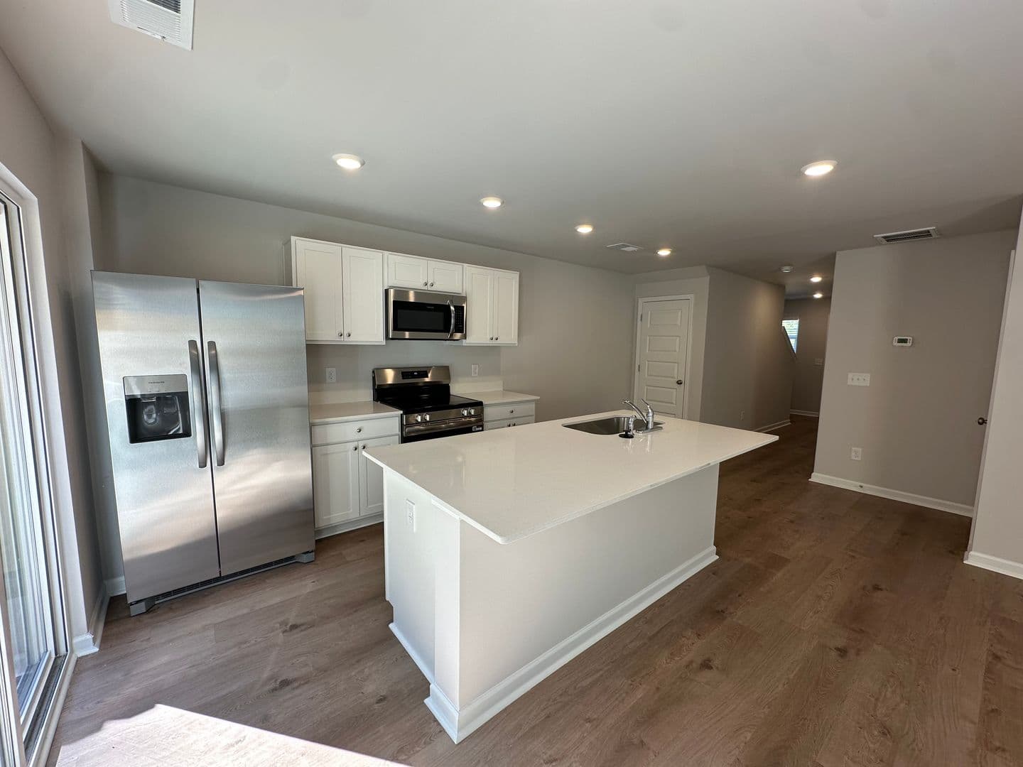 Lincoln House: 222 River Rock St
