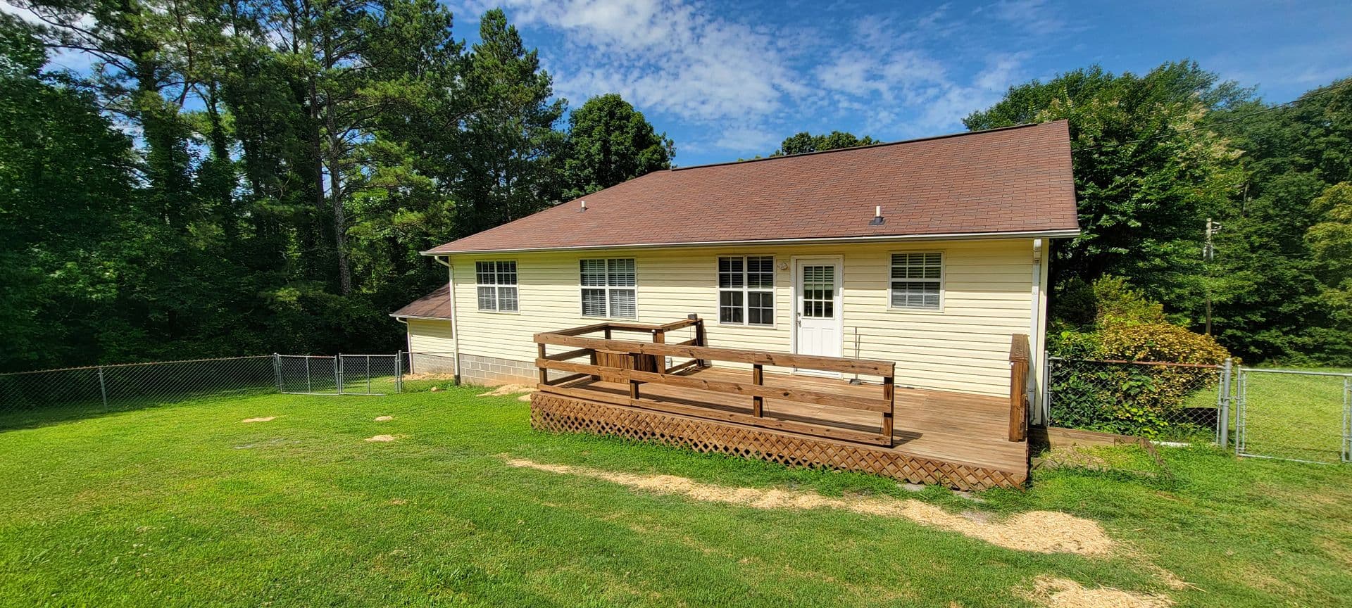 Jacksonville House: 968 Littlejohn Rd