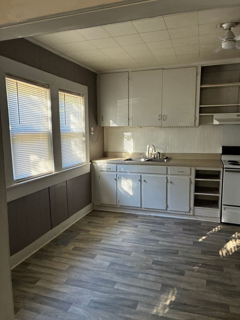 Jacksonville House: 402 Madison Ave Nw
