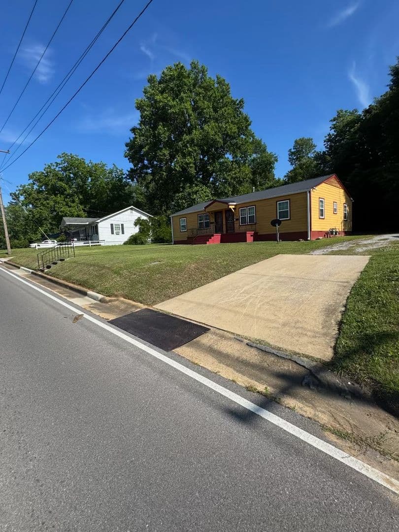 Gadsden House: 1309 Hoke St