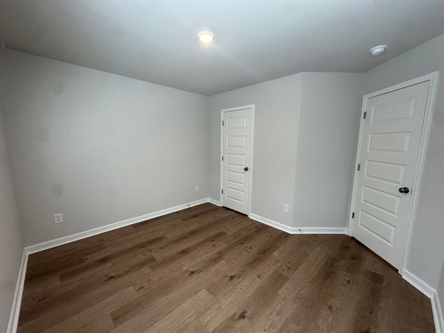 Lincoln House: 222 River Rock St