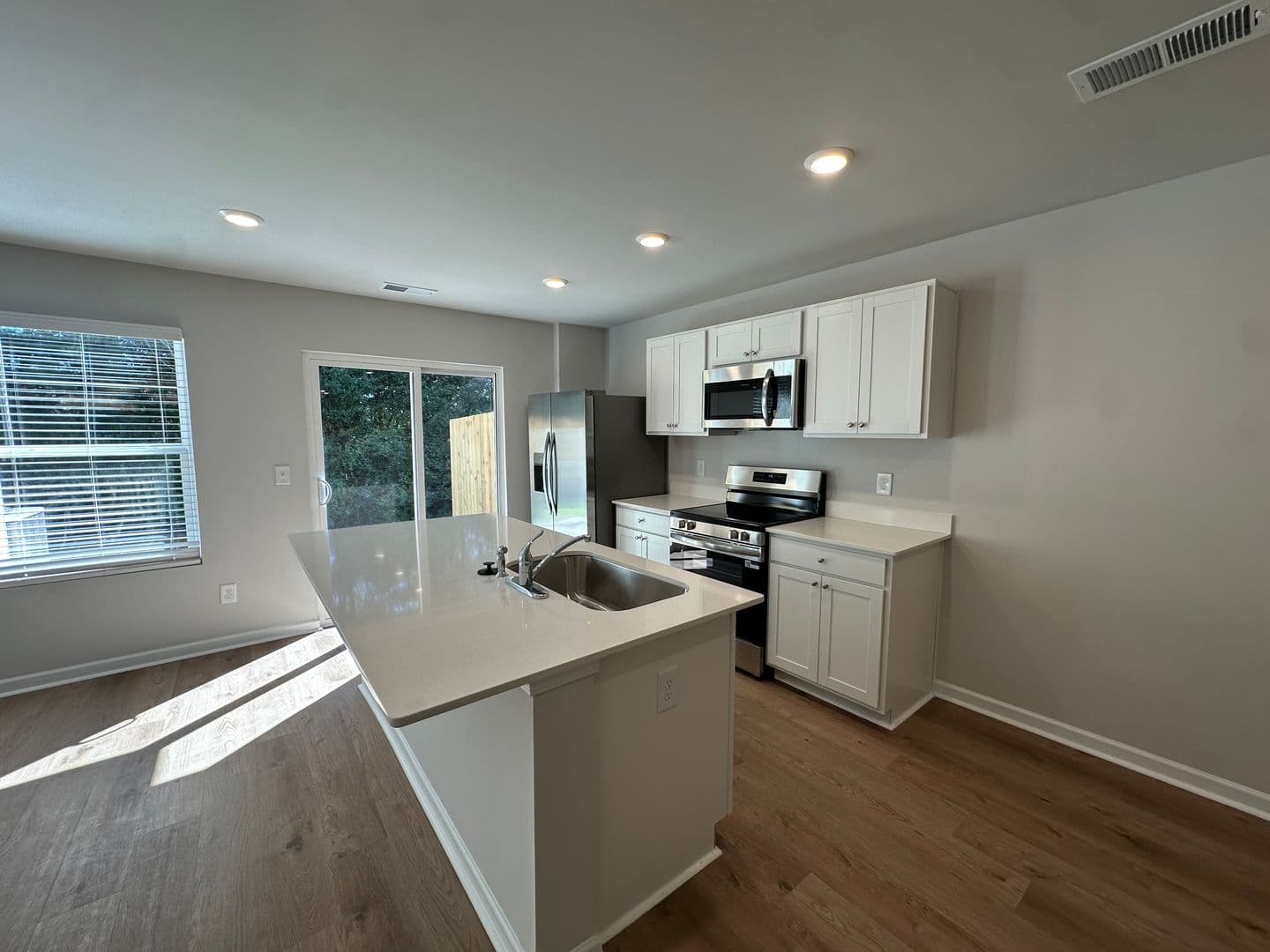 Lincoln House: 222 River Rock St