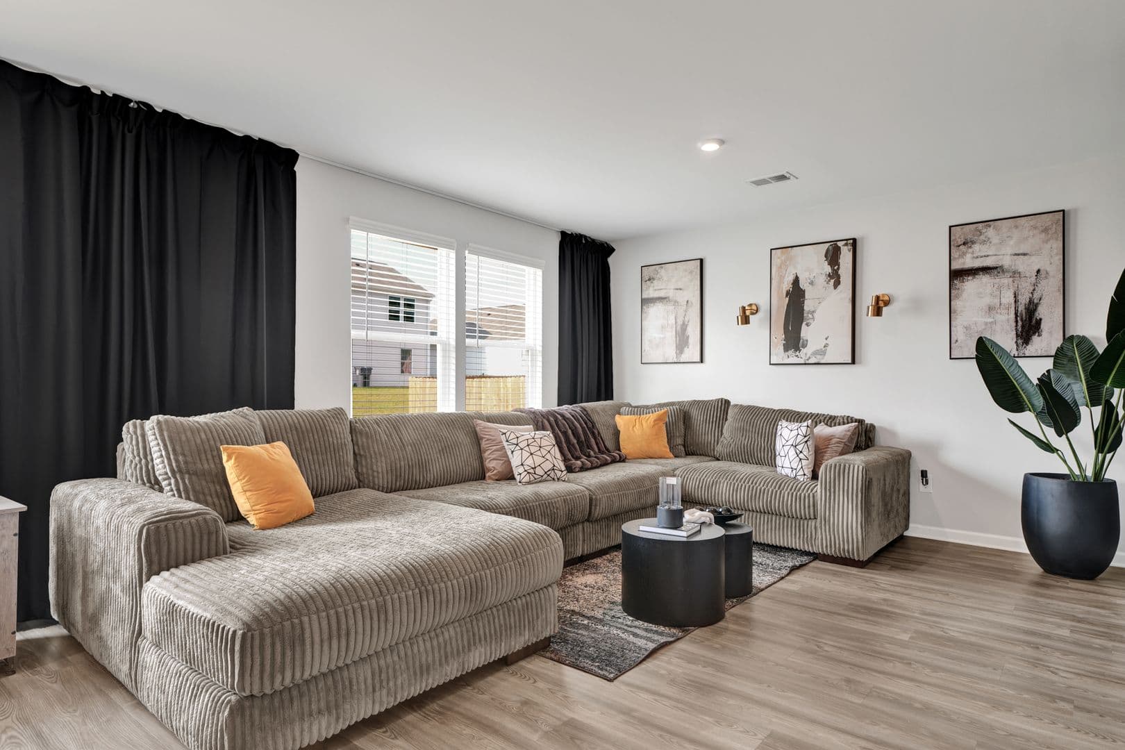 Lincoln House: 236 Orchid Ln